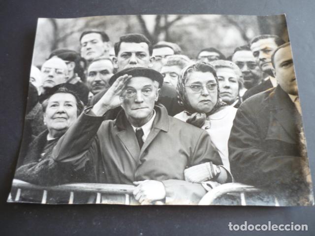 Fotograf&iacute;a antigua: PARIS CONMEMORACION XX ANIVERSARIO VICTORIA 2&ordf; GUERRA MUNDIAL ANTIGUA FOTOGRAFIA ORIGINAL 18 X 24 CM