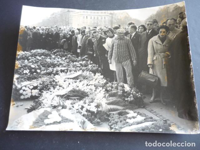 Fotograf&iacute;a antigua: PARIS XX ANIVERSARIO VICTORIA SEGUNDA GUERRA MUNDIAL ANTIGUA FOTOGRAFIA ORIGINAL 18 X 24 CM