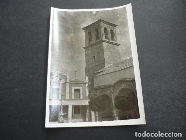 Fotografia antica: IGLESIA Y AYUNTAMIENTO EN LOCALIDAD A IDENTIFICAR ANTIGUA FOTOGRAFIA 7 X 10 CM