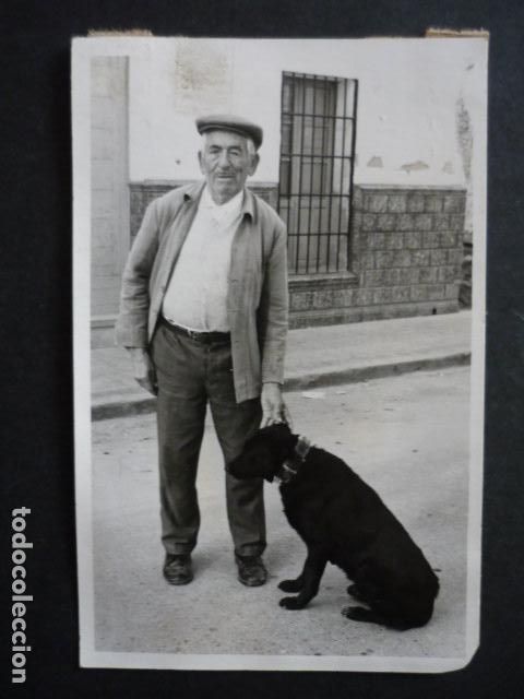 Fotograf&iacute;a antigua: FERNAN NU&Ntilde;EZ CORDOBA PERRO QUE ACOMPA&Ntilde;ABA A LOS ENTIERROS ANTIGUA FOTOGRAFIA 9 X 14 CM