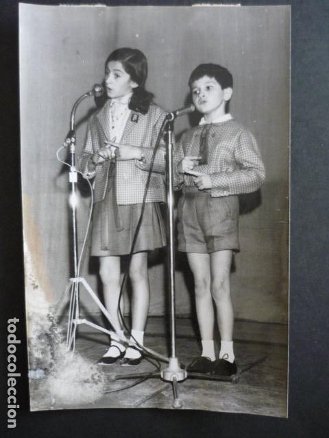 Fotograf&iacute;a antigua: QUETA Y TEO CANTANTES ANTIGUA FOTOGRAFIA ORIGINAL 12 X 18 CM