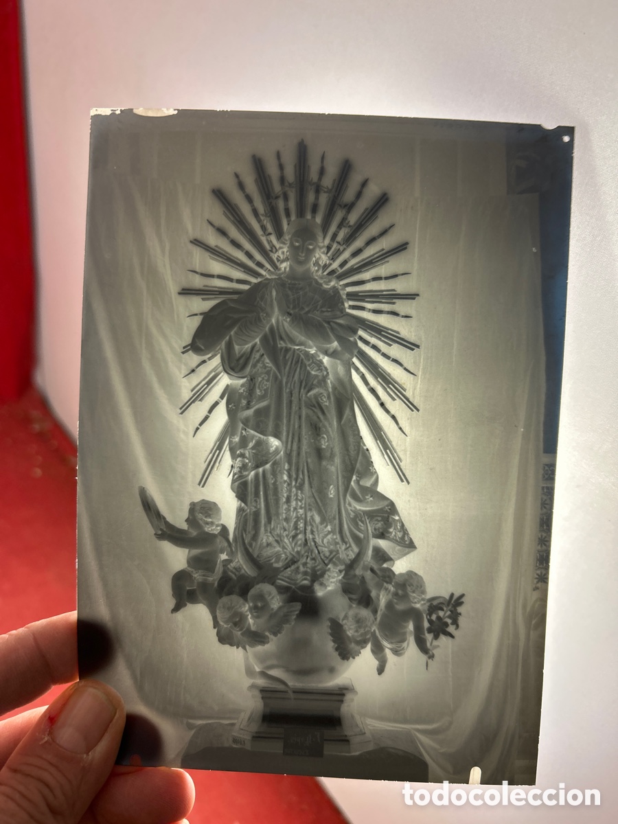 Fotograf&iacute;a antigua: Fotograf&iacute;a en blanco y negro escultura virgen inmaculada