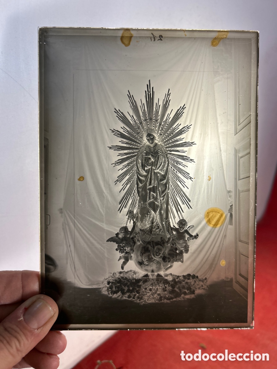 Fotograf&iacute;a antigua: Fotograf&iacute;a en blanco y negro escultura virgen