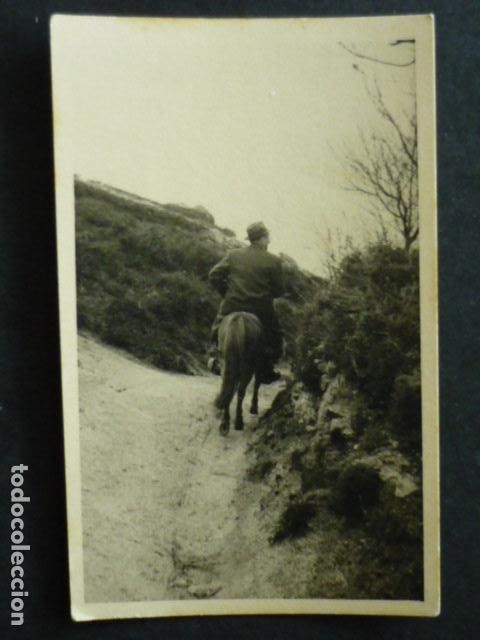 Fotograf&iacute;a antigua: GUIPUZCOA HOMBRE MONTADO EN BURRO ANTIGUA FOTOGRAFIA 5,5 X 9 CM