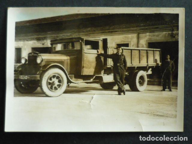 Fotograf&iacute;a antigua: SAN SEBASTIAN MECANICOS CON AUTOMOVIL MATRICULA BI-8054 ANTIGUA FOTOGRAFIA 6 X 9 CM