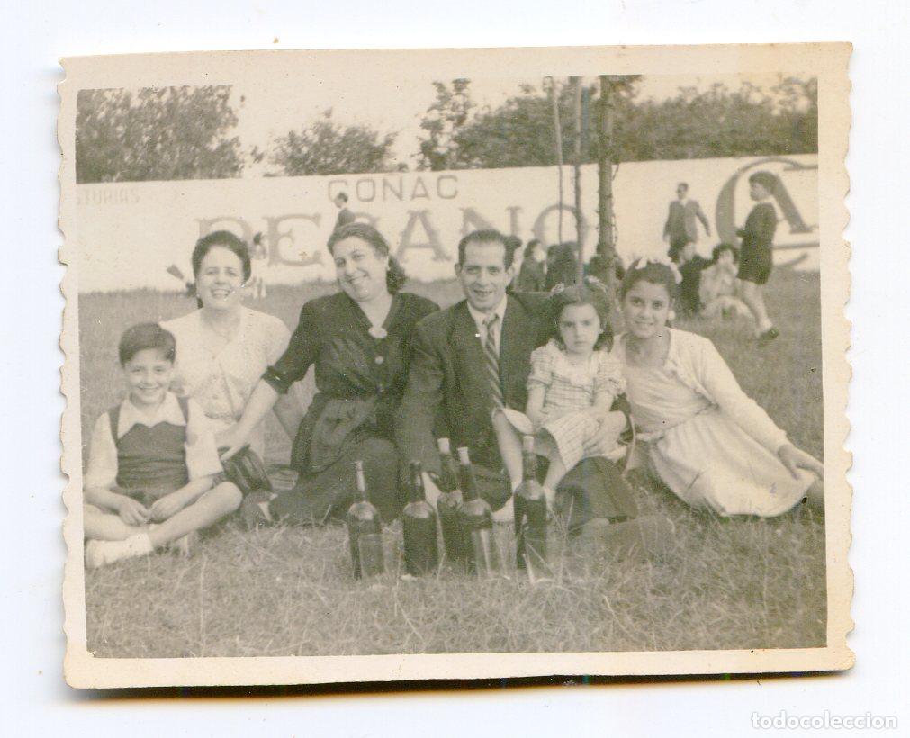 Antique Photography: Gij&oacute;n. Un buen d&iacute;a en el Ideal Rosales, junio de 1948. Foto Vinck.