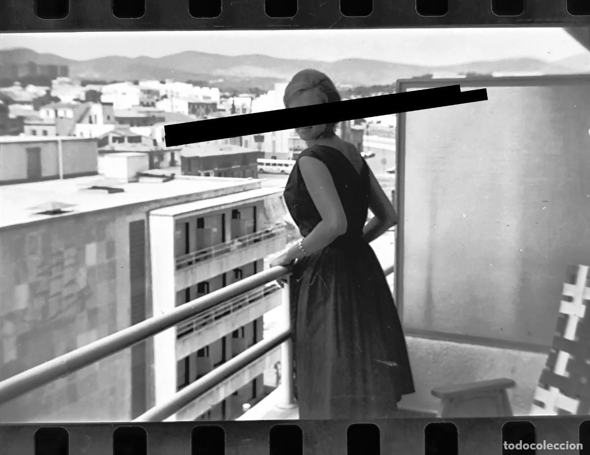 Fotograf&iacute;a antigua: Antiguo negativo de fotograf&iacute;a. En Mallorca. Chica. A&ntilde;o 1960