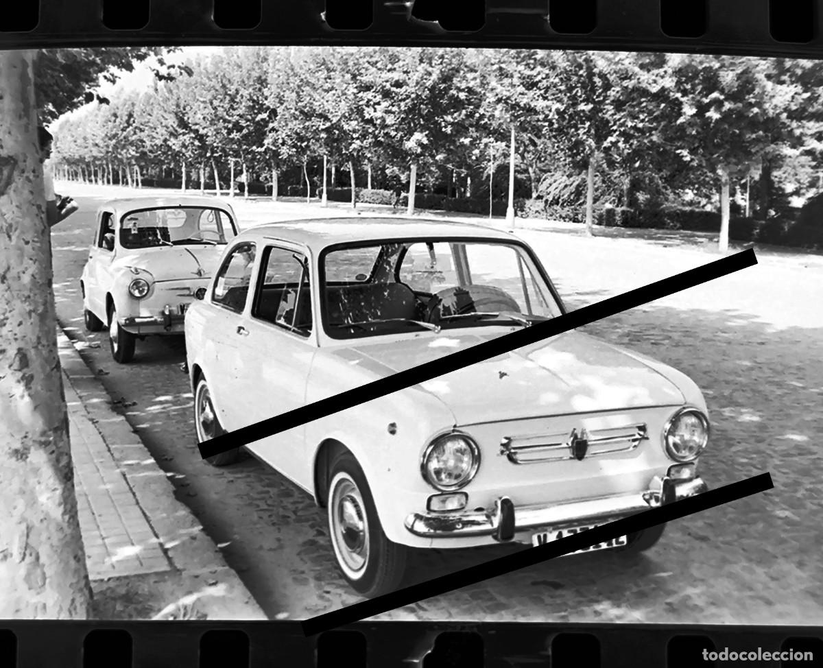 Fotograf&iacute;a antigua: Antigua negativo de fotograf&iacute;a. Coche Seat 850. A&ntilde;os 60.