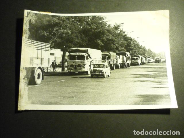 Fotografia antica: MADRID CAMIONES DIA INTERNACIONAL SIN ACCIDENTES ANTIGUA FOTOGRAFIA ORIGINAL 13 X 18 CM