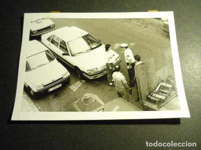 Fotografia antica: MADRID POLICIA LOCAL CON GRUA CALLE COVARRUBIAS ANTIGUA FOTOGRAFIA ORIGINAL 13 X 18 CM