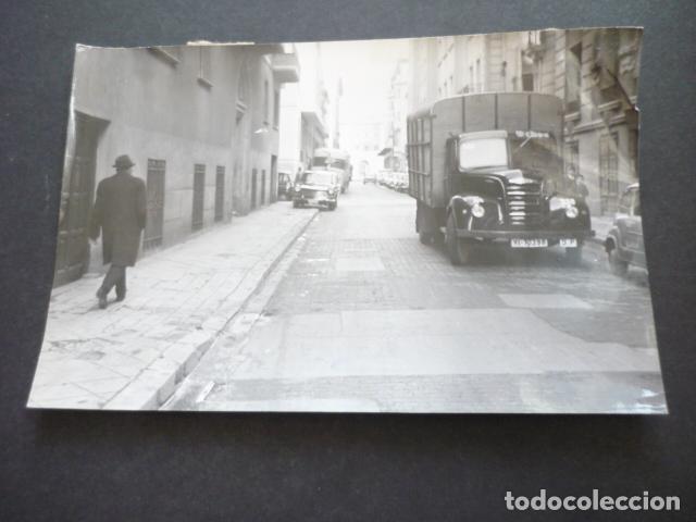 Fotografia antica: MADRID CAMION EN CALLE ANTIGUA FOTOGRAFIA ORIGINAL 18 X 12 CM