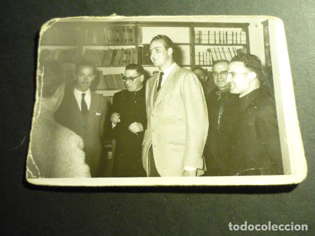 Fotograf&iacute;a antigua: SIG&Uuml;ENZA GUADALAJARA 1961 PRINCIPE JUAN CARLOS VISITA CATEDRAL ANTIGUA FOTOGRAFIA 8,5 X 12,5 CM