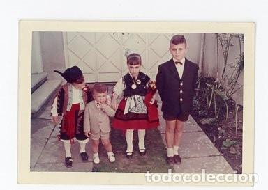 Fotografia antica: NI&Ntilde;OS VESTIDOS CON TRAJE TRADICIONAL ASTURIANO. ASTURIAS. COLOR