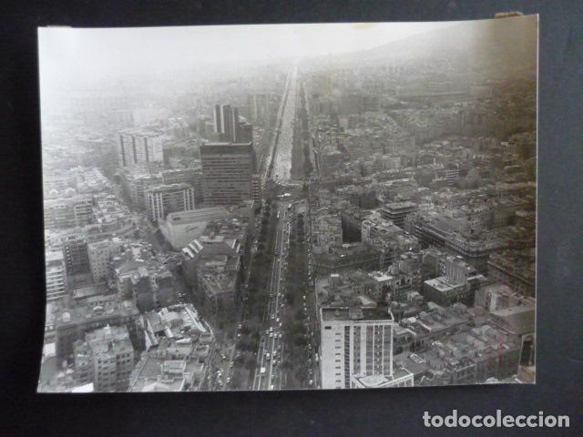Fotografia antica: BARCELONA VISTA AEREA ANTIGUA FOTOGRAFIA ORIGINAL 18 X 24 CM