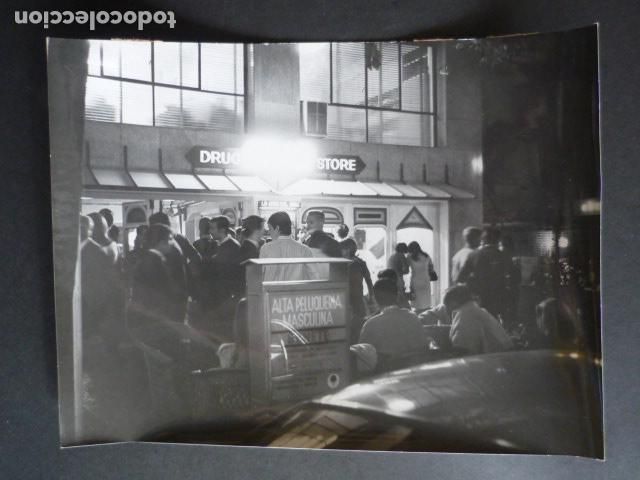 Fotografia antiga: BARCELONA CALLE TUSET ESCENA URBANA ANTIGUA FOTOGRAFIA 24 X 18 CM