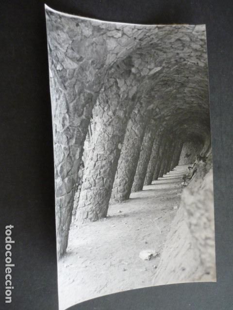 Fotografia antica: BARCELONA PARQUE G&Uuml;ELL ANTIGUA FOTOGRAFIA 13 X 18 CM