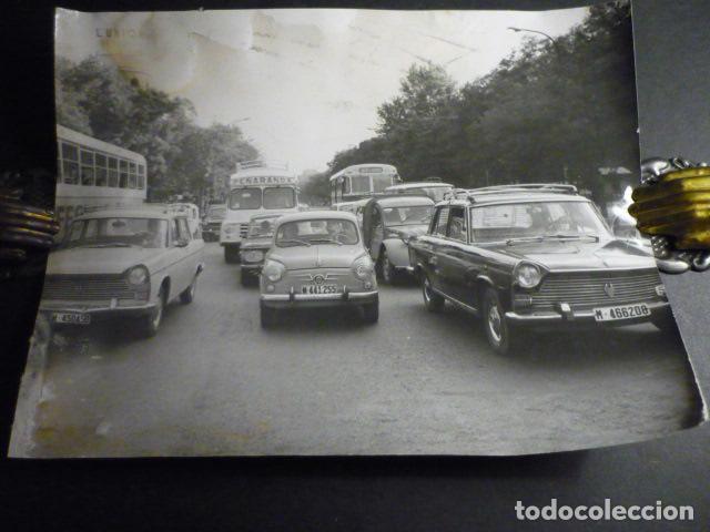 Photographie ancienne: MADRID LA CASTELLANA COCHES AUTOBUSES CAMION ANTIGUA FOTOGRAFIA ORIGINAL 24 X 18 CM
