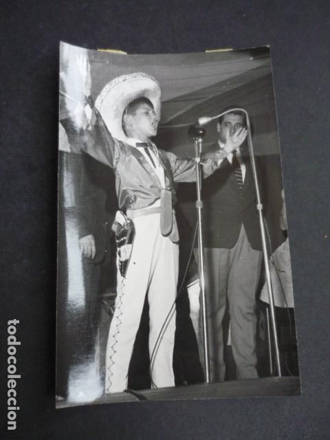 Antique Photography: CONCURSO CANCIONES DE RADIO CONCURSANTE GANADOR INFANTIL ANTIGUA FOTOGRAFIA ORIGINAL 18 X 12 CM