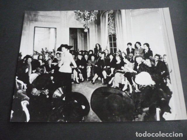 Antique Photography: CHRISTIAN DIOR DISE&Ntilde;O DE MODAS PASE DE MODELOS ANTIGUA FOTOGRAFIA 18 X 24 CM