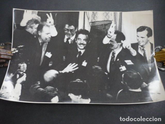 Alte Fotografie: PASCUAL MARAGALL ALCALDE DE BARCELONA 1986 ANTIGUA FOTOGRAFIA 18 X 24 CM