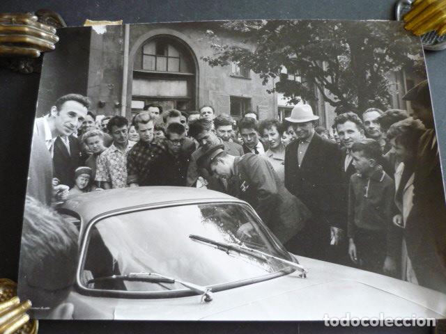 Photographie ancienne: YURI GAGARIN ASTRONAUTA 1965 ANTIGUA FOTOGRAFIA 18 X 24 CM