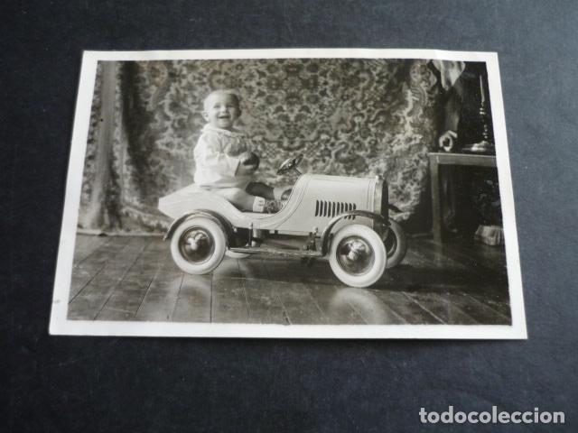 Antique Photography: RETRATO DE NI&Ntilde;O CON COCHE DE JUGUETE ANTIGUA FOTOGRAFIA 8.5 X 6 CM