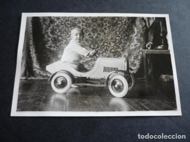 Antique Photography: RETRATO DE NI&Ntilde;O CON COCHE DE JUGUETE ANTIGUA FOTOGRAFIA 8.5 X 6 CM