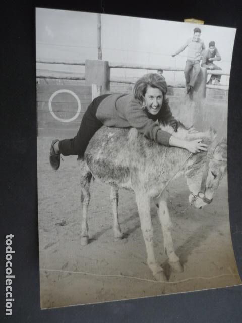 Photographie ancienne: VALDEOLMO MADRID CARRERA HIPICA DE ASNOS 1962 ANTIGUA FOTOGRAFIA 24 X 18 CM