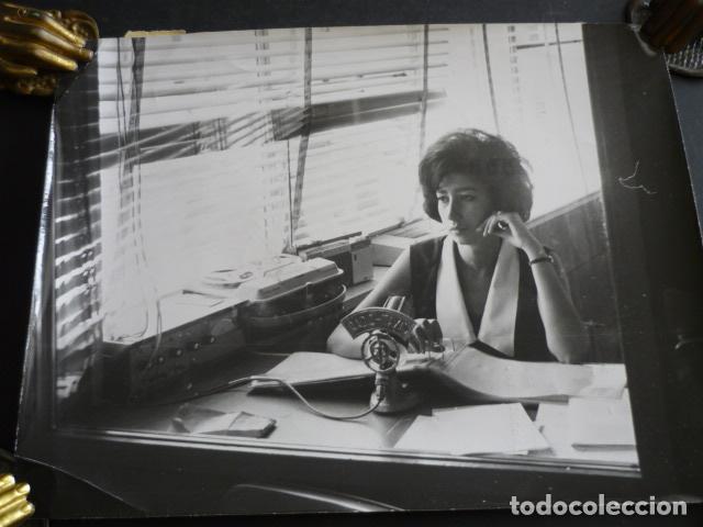 Fotograf&iacute;a antigua: RADIO TAXI TELEFONISTA ANTIGUA FOTOGRAFIA 24 X 18 CM