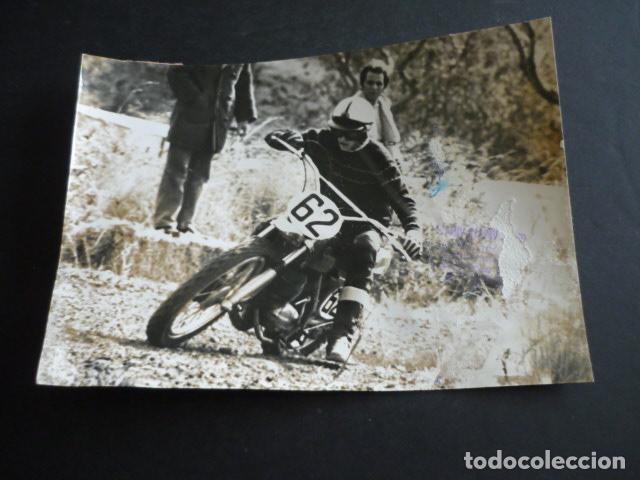 Fotograf&iacute;a antigua: ESPLUGUES CAMPEONATO MOTOCROSS IGNACIO BULTO MOTOCICLISTA FOTOGRAFIA ORIGINAL 18 X 13 CM