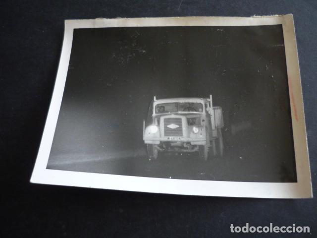 Antique Photography: CAMION AUTOMOVIL EN CARRETERA ANTIGUA FOTOGRAFIA 12 X 9 CM