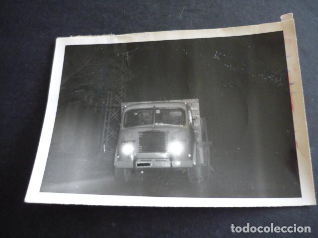 Antique Photography: CAMION AUTOMOVIL EN CARRETERA ANTIGUA FOTOGRAFIA 12 X 9 CM