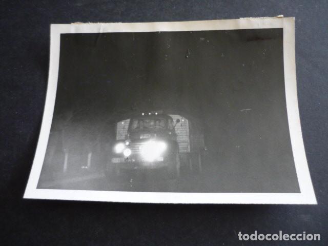 Antique Photography: CAMION AUTOMOVIL EN CARRETERA ANTIGUA FOTOGRAFIA 12 X 9 CM