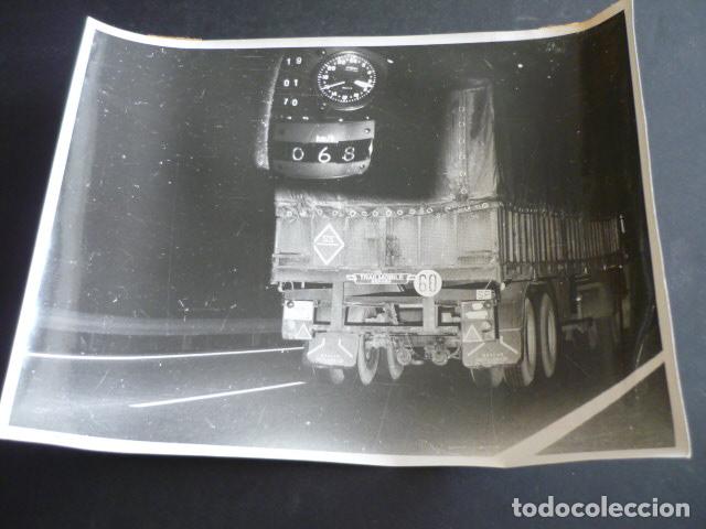 Antique Photography: CAMION AUTOMOVILES EN CARRETERA ANTIGUA FOTOGRAFIA 24 X 18 CM