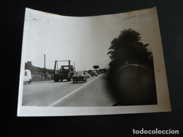 Antique Photography: CAMION Y VEHICULOS EN CARRETERA ANTIGUA FOTOGRAFIA 9 X 12 CM