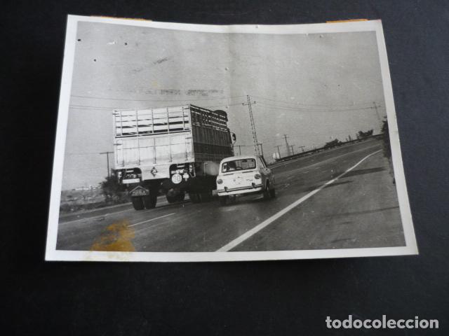 Fotograf&iacute;a antigua: CAMION EN CARRETERA ANTIGUA FOTOGRAFIA 9 X 12 CM
