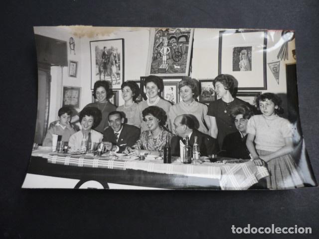 Fotografia antiga: MADRID PRIMERA PE&Ntilde;A TAURINA FEMENINA LA MADRO&Ntilde;ERA ANTIGUA FOTOGRAFIA 12 X 17 CM