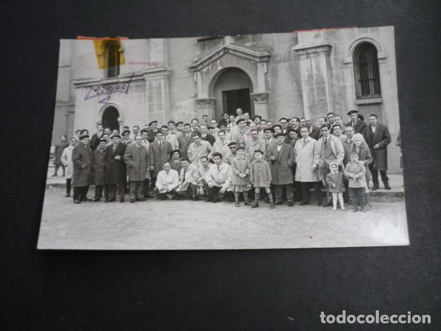 Fotografia antica: PAMPLONA CLUB TAURINO TRAS SALIR DE MISA ANTIGUA FOTOGRAFIA 14 X 9 CM
