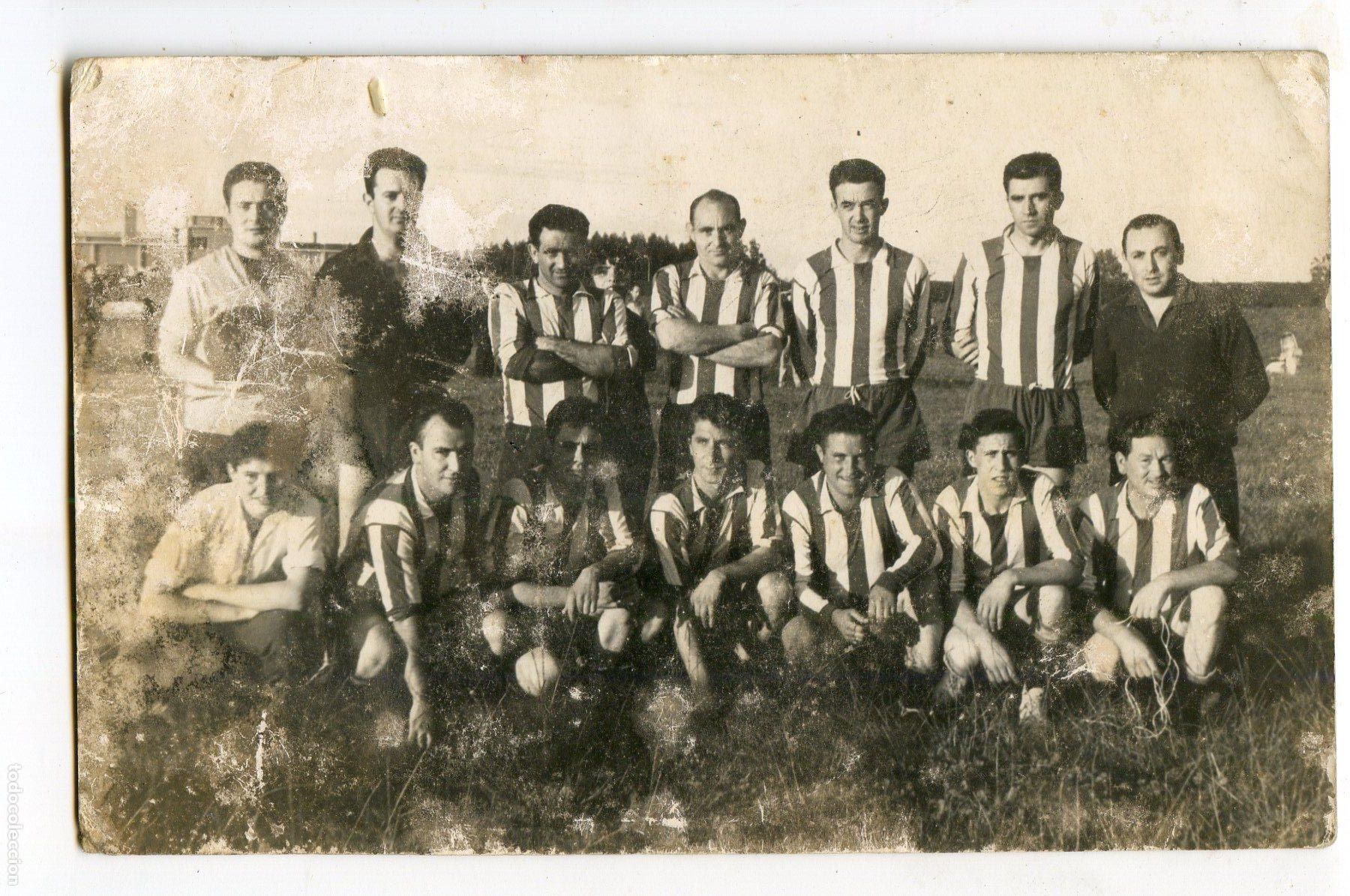 Fotograf&iacute;a antigua: Fotograf&iacute;a de equipo de f&uacute;tbol sin identificar. Foto Billy, Torrelavega, Gimn&aacute;stica?