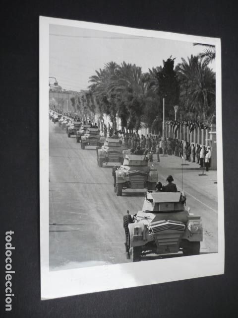 Antique Photography: BAGDAD IRAK DESFILE MILITAR TANQUES ANTIGUA FOTOGRAFIA 16,5 X 21 CM