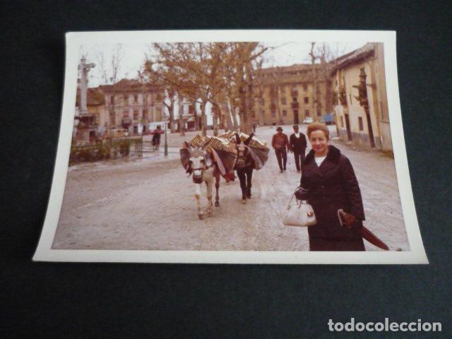 Alte Fotografie: GRANADA MUJER Y BURROS EN CALLE ANTIGUA FOTOGRAFIA 9 X 12,5 CM