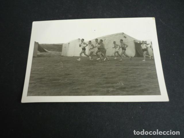 Fotografia antica: SOLDADOS EN EL SERVICIO MILITAR ANTIGUA FOTOGRAFIA 7,5 X 10,5 CM