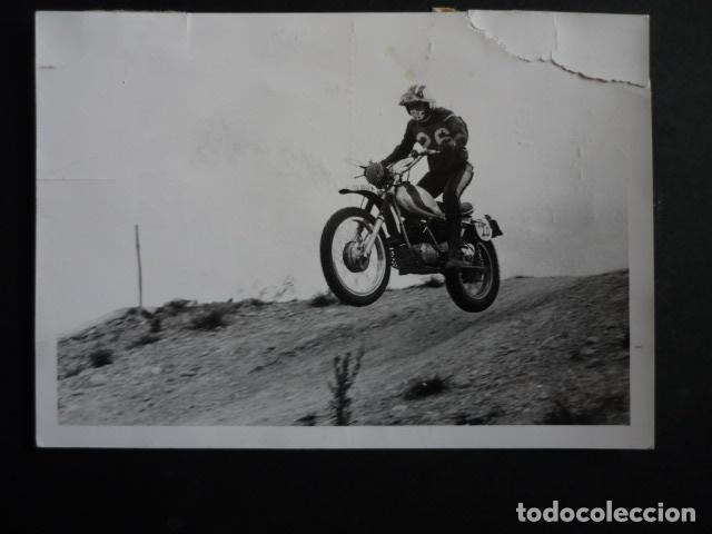 Fotograf&iacute;a antigua: CASTELLON TROFEO DE TODO TERRENO 1974 MOTOCICLISMO ANTIGUA FOTOGRAFIA 13 X 9 CM