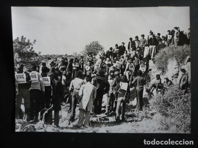 Fotograf&iacute;a antigua: CASTELLON CURSILLOS DEL TRIAL 1974 MOTOCICLISMO ANTIGUA FOTOGRAFIA 13 X 18 CM