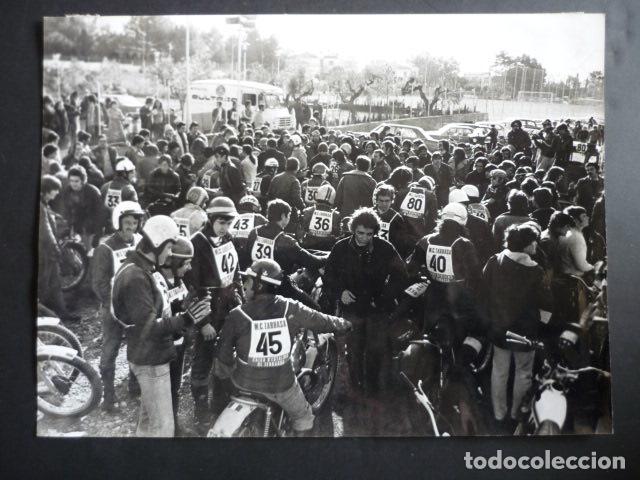 Fotografia antica: SANT LLOREN&Ccedil; DE MUNT BARCELONA VIII TRAIL 1974 MOTOCICLISMO ANTIGUA FOTOGRAFIA 24 X 18 CM