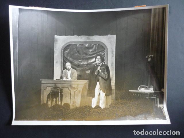 Fotografia antiga: MADRID TEATRO ATENEO OBRA DE TEATRO DANZA RITUAL PARA UNA EJECUCION ANTIGUA FOTOGRAFIA 18 X 24 CM