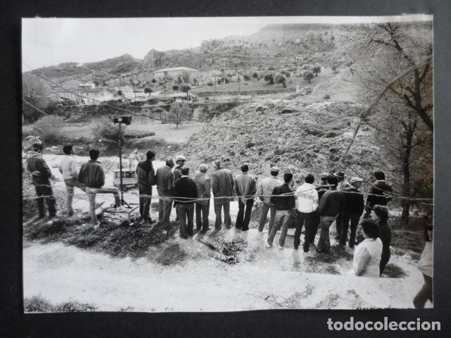 Alte Fotografie: OLIVARES GRANADA DESPRENDIMIENTOS DE TIERRA ANTIGUA FOTOGRAFIA 15 X 24 CM