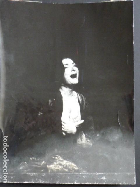 Fotograf&iacute;a antigua: MADRID NURIA ESPERT EN YERMA DE FEDERICO GARCIA LORCA 1974 ANTIGUA FOTOGRAFIA 18 X 24 CM