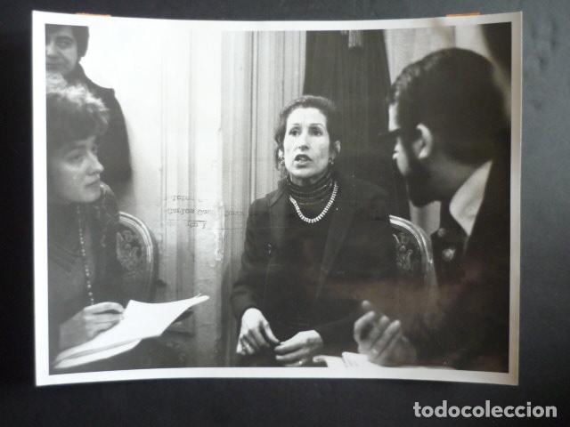 Antique Photography: ROSA IZQUIERDO ESCRITORA 1975 ANTIGUA FOTOGRAFIA 18 X 24 CM