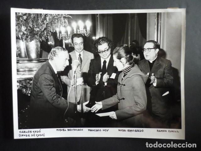 Antique Photography: ROSA IZQUIERDO RECIBIENDO PREMIO POR CONDE DE GODO ANTIGUA FOTOGRAFIA 18 X 24 CM
